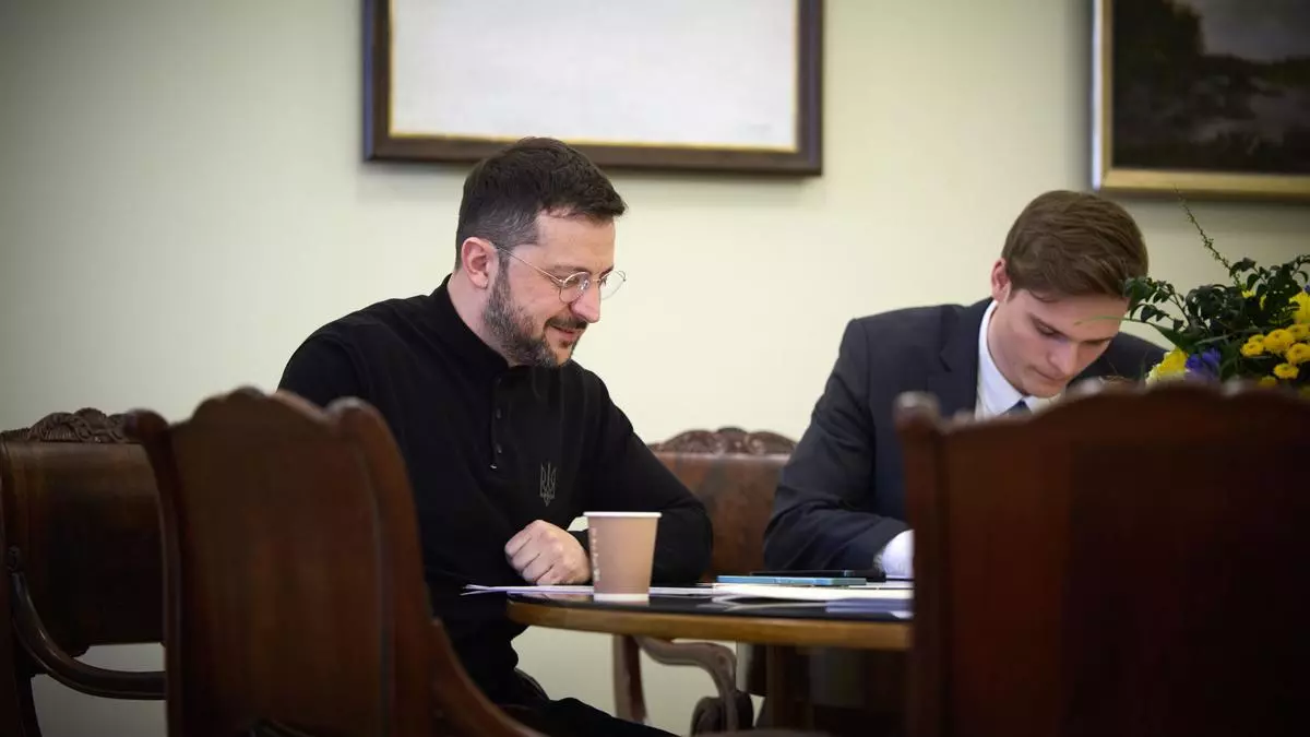 Cover: Ucrania se suma al alto el fuego parcial con Rusia y consigue a cambio mantener el suministro de inteligencia americana