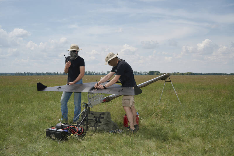 Cover: Drones ukrainiens : «Avec une charge de 6,5 kg ça peut faire beaucoup de dégâts»