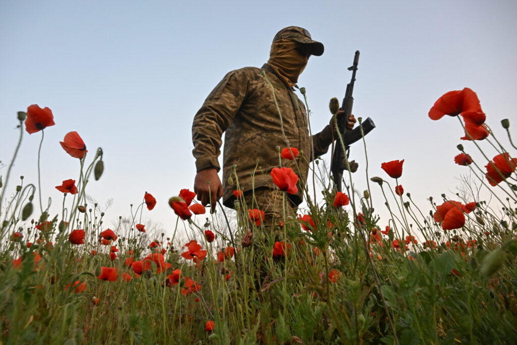 Cover: Putin wants to capture Ukraine’s crucial fortress belt without a fight