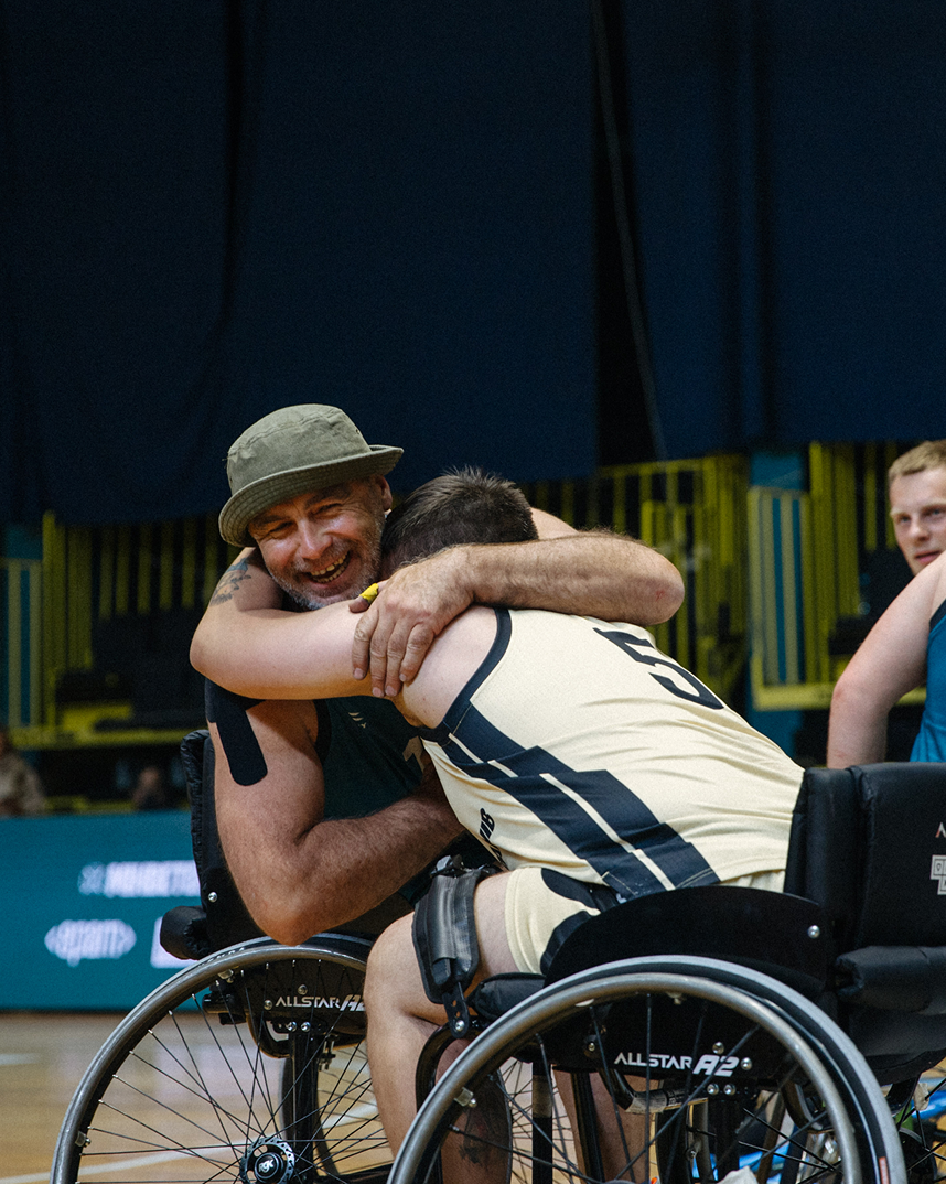 Наші тут [ дбають ]