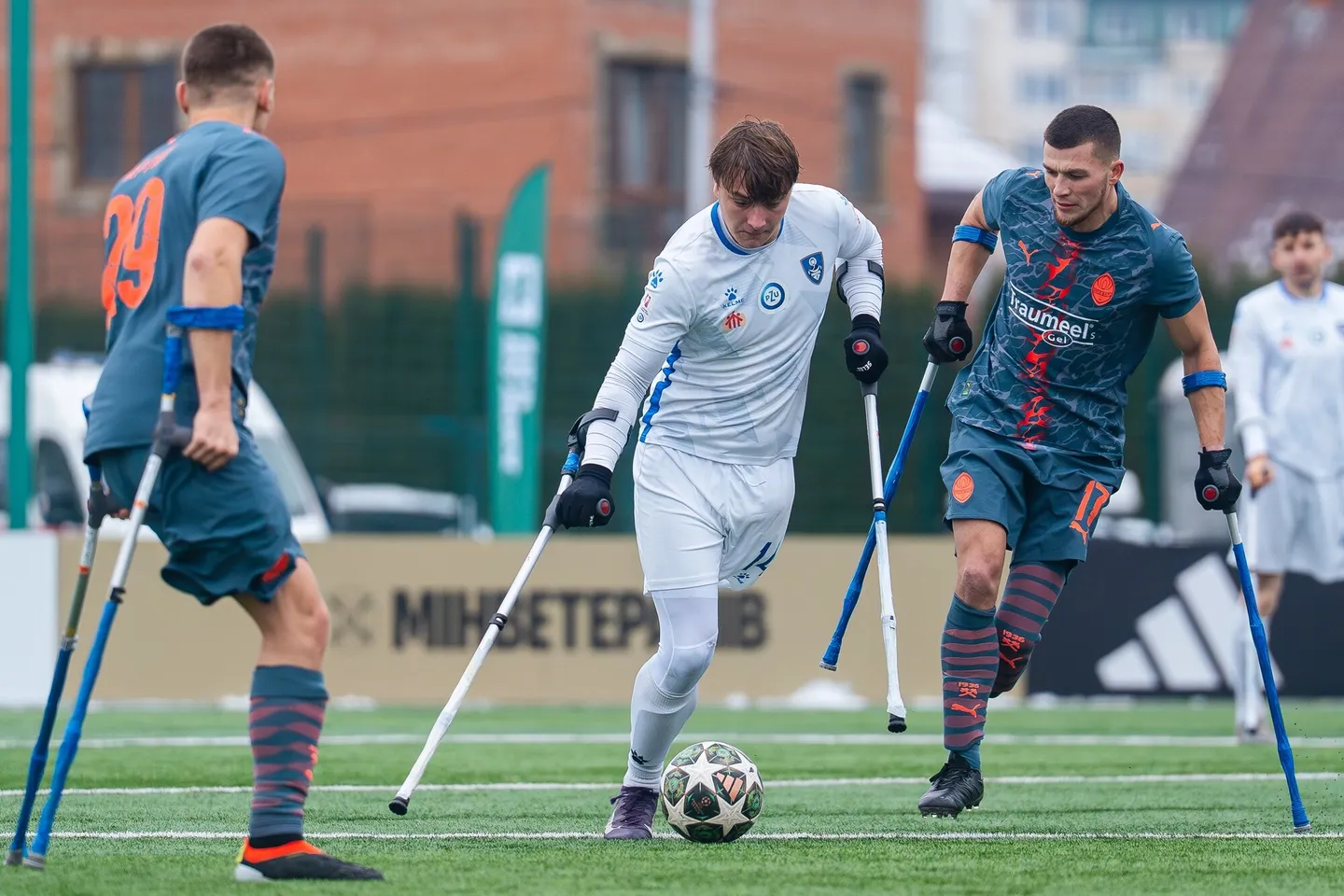 Cover: "Коли я граю, ніби повертаю себе до поранення". Як ампфутбол допомагає ветеранам відновлюватися