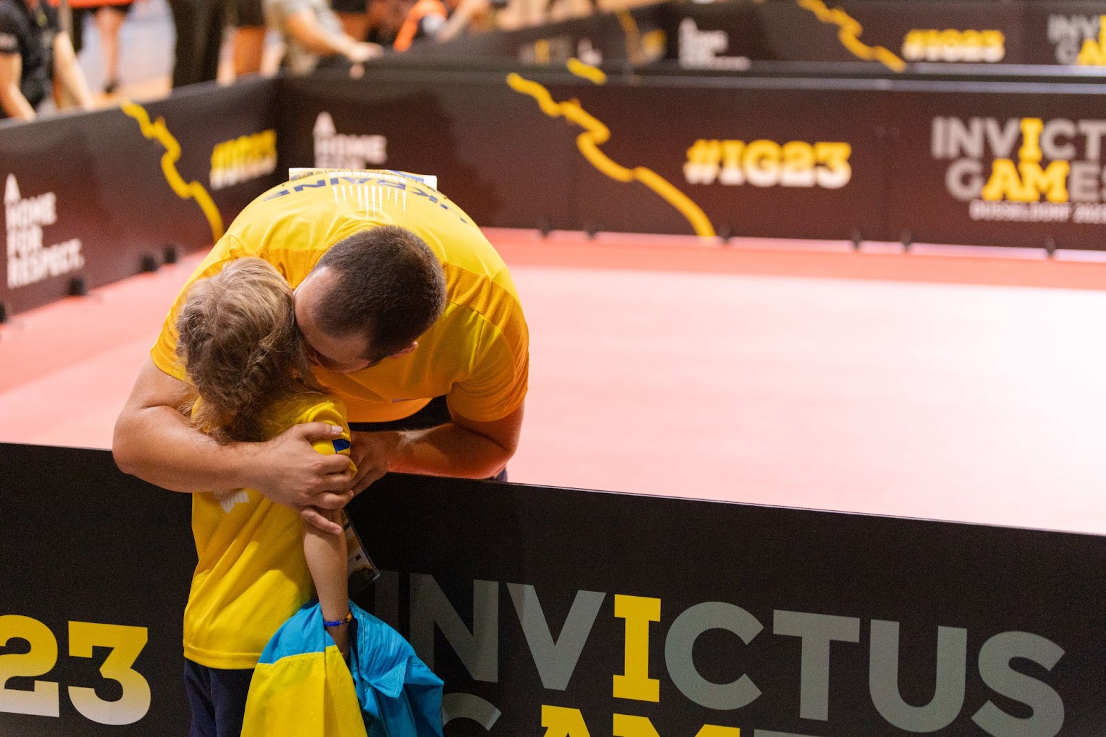 Dmytro with his daughter during the Invictus Games 2023. Photo: InvictusTeamUkraine