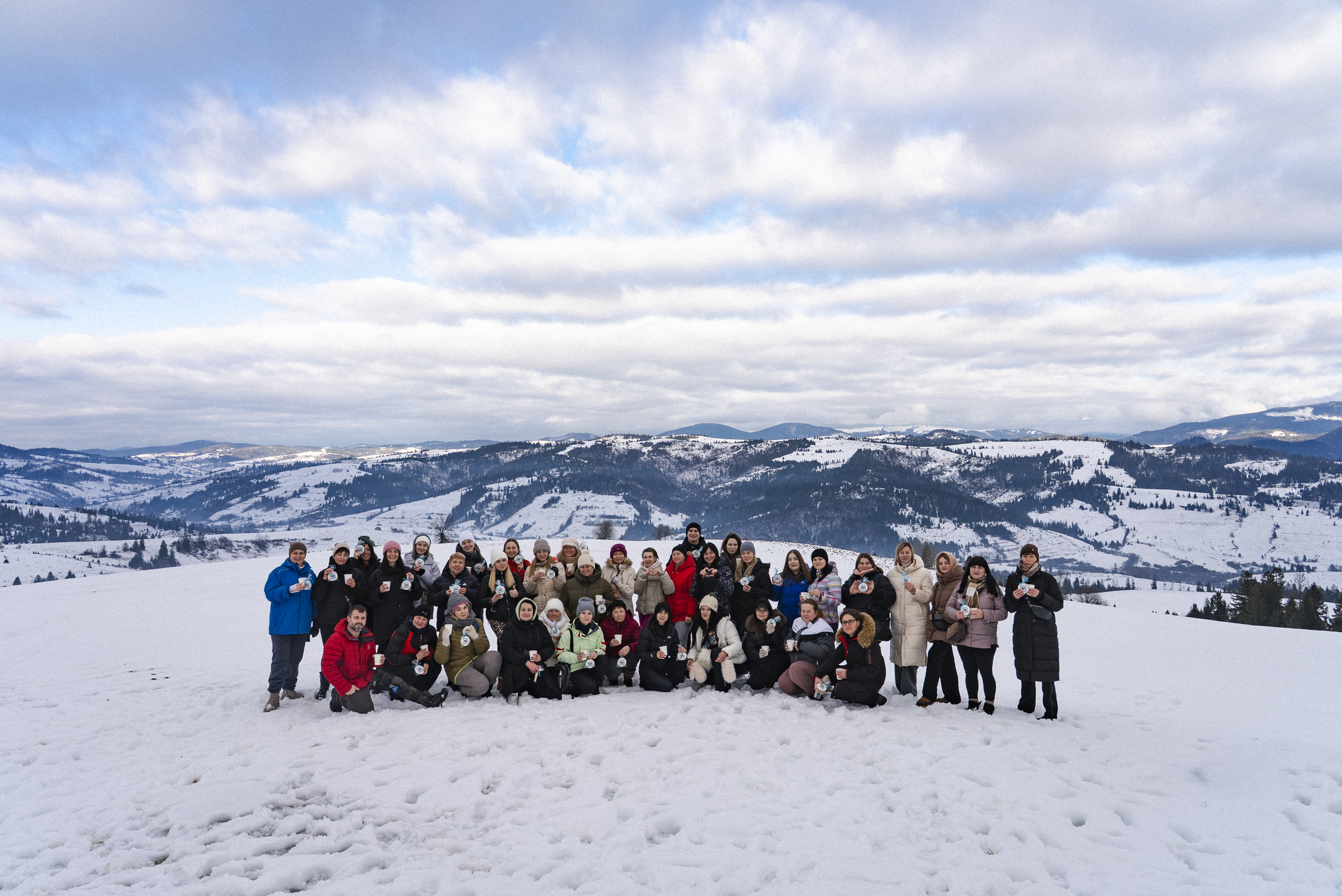 Учасниці й команда Центру під час сходження на вершину