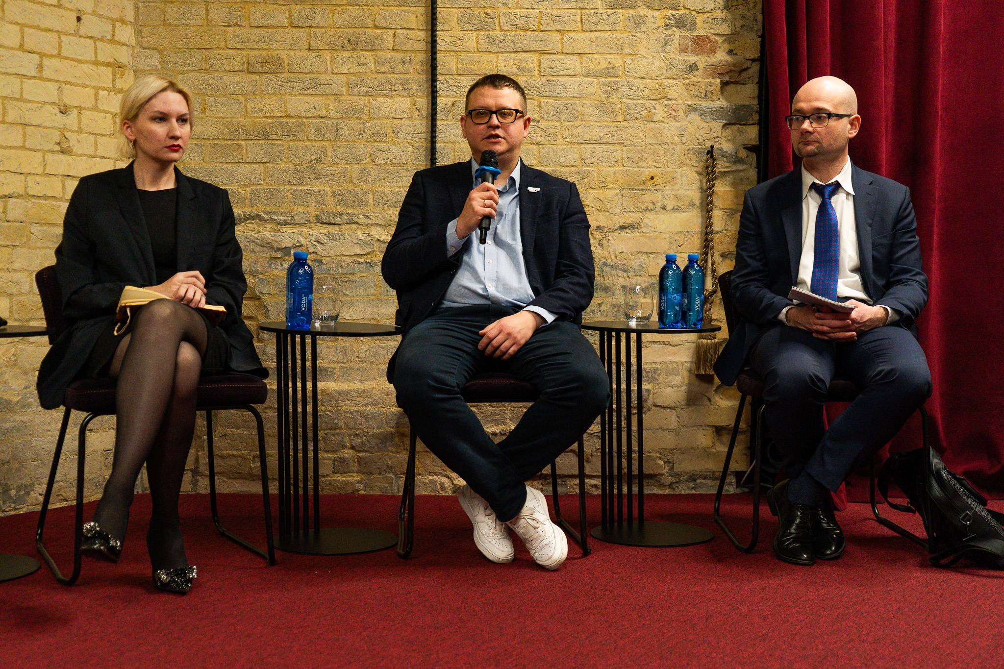 Senior analysts at the Come Back Alive Initiatives Center Maria Kucherenko and&nbsp;Mykola Bielieskov