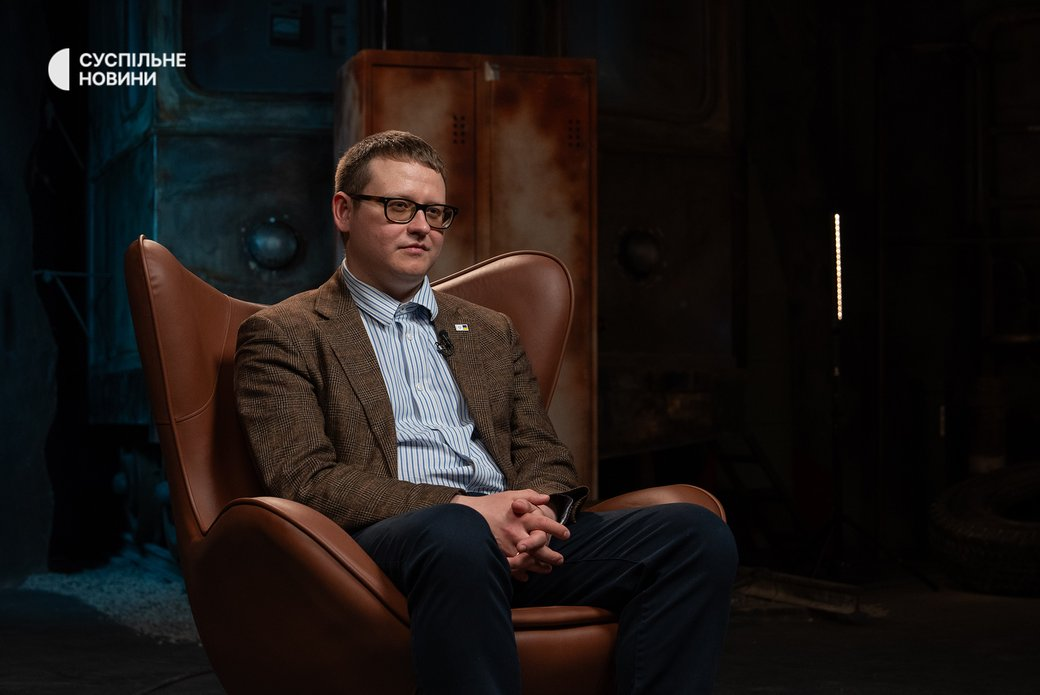 Senior Analyst of the CBA Initiatives Center Mykola Bielieskov during an interview with Suspilne, Kyiv, April 29, 2025. Suspilne News/Olexandr Bramsky