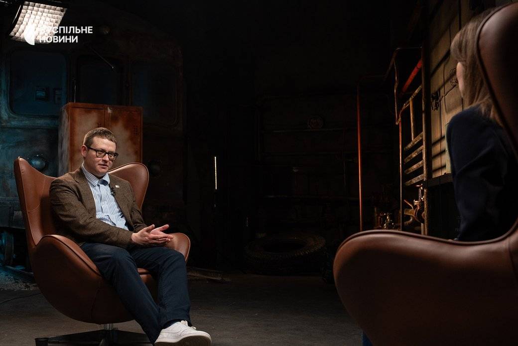 Senior Analyst of the CBA Initiatives Center Mykola Bielieskov during an interview with Suspilne, Kyiv, April 29, 2025. Suspilne News/Olexandr Bramsky